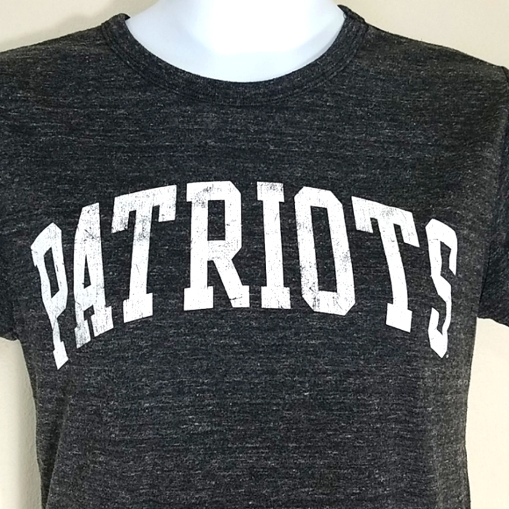 Tshirt graphic print Patriots short sleeve Mens gray black football team EUC